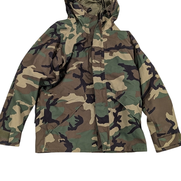 US Military ECWCS Woodland Camo GoreTex Cold Weather Parka Medium Long Army Coat